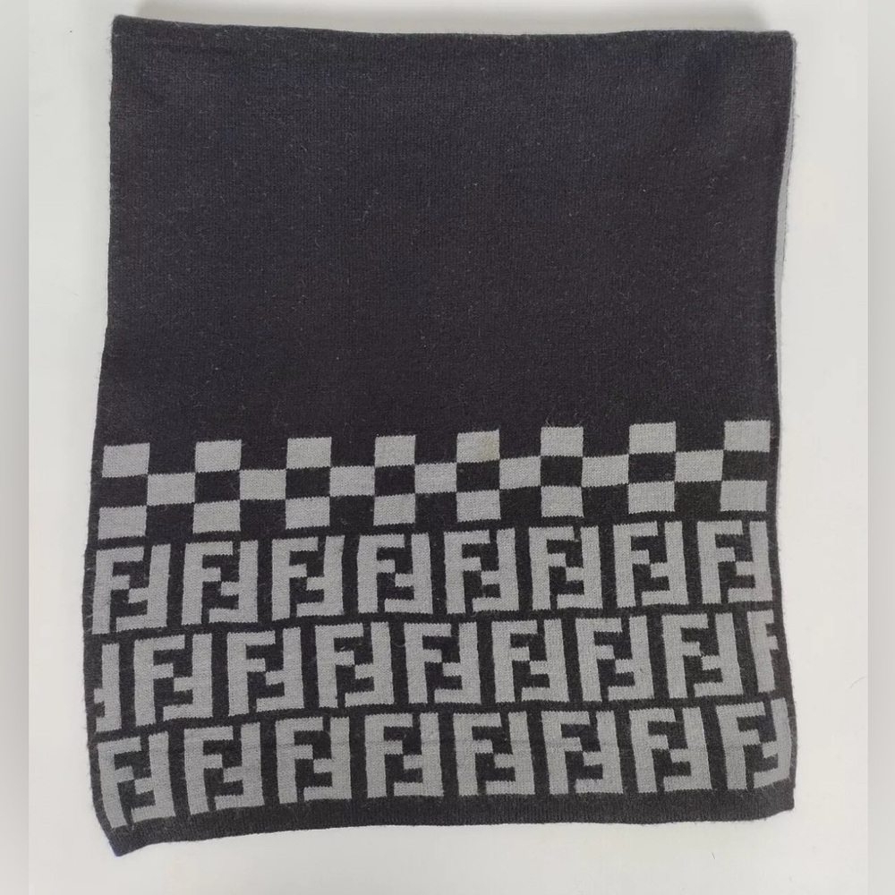 Fendi Gray and Black Wool Scarf - Picture 2 of 4